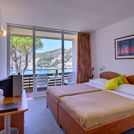 Adriatic Hotel 2*