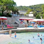 מלון Adriatic 2*