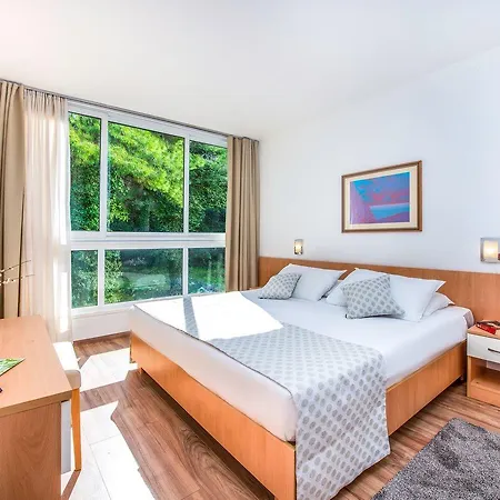 Adriatic Ξενοδοχείο 2*